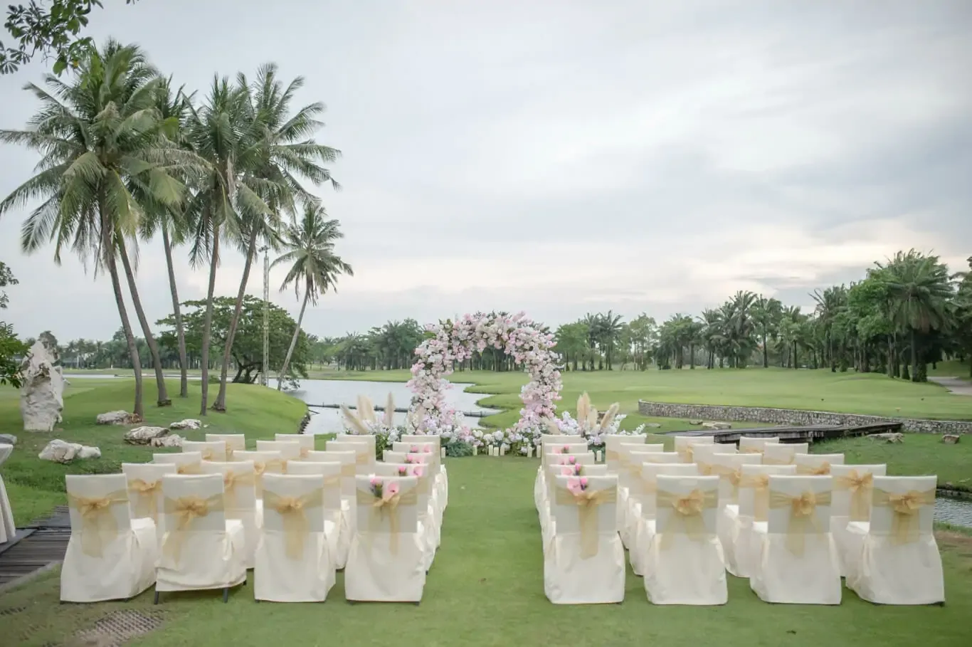 สถานที่จัดงานแต่งงานในทะเลสาบ